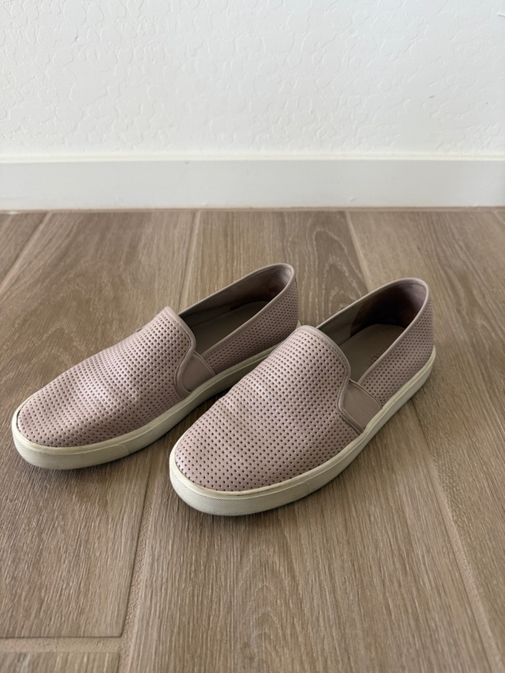 Vince. Slip-On Perforated Casual Sneakers - Dusty Pink